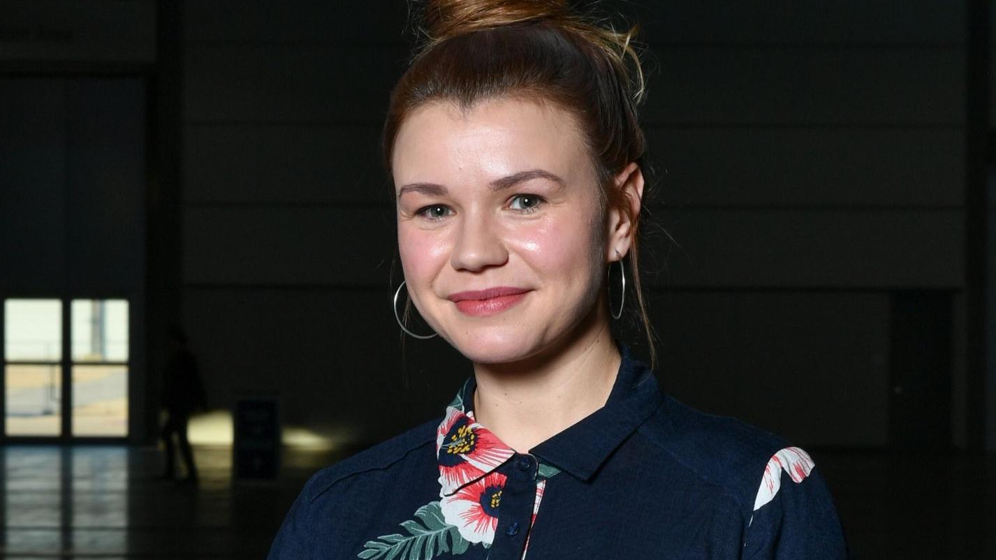Die Autorin Romy Hausmann hat sich mit wahren Verbrechen auseinandergesetzt. Die Autorin Romy Hausmann hat sich mit wahren Verbrechen auseinandergesetzt.