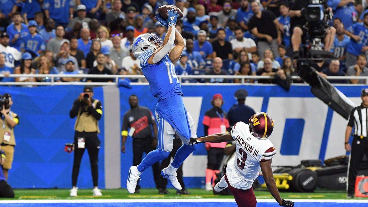 Lions-Receiver Amon-Ra St. Brown (l) erzielte gegen Washington zwei Touchdowns.