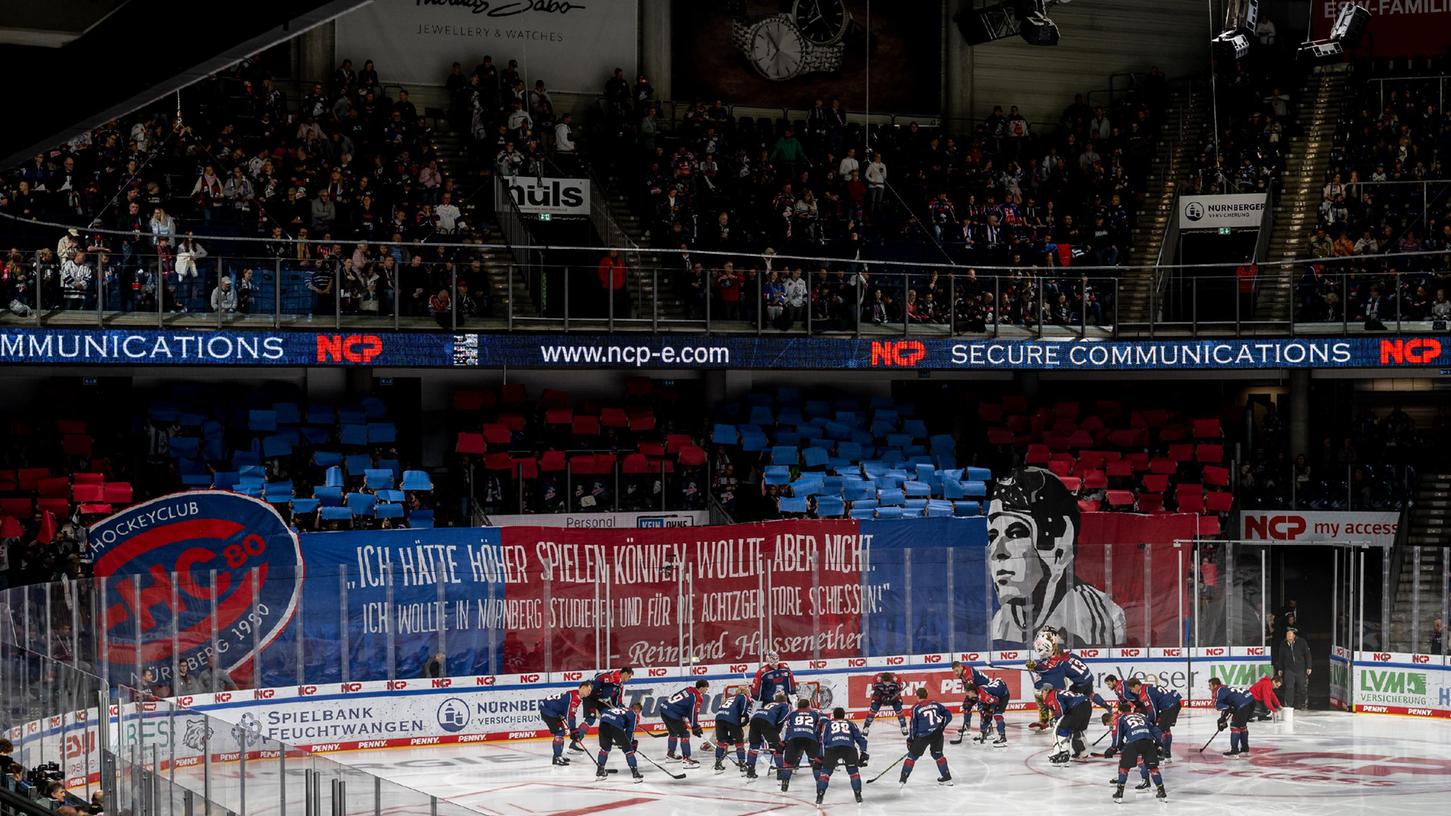 "Es ist eine Ehre...": Vor dem Heimspiel gegen Berlin erinnerten die Fans an die Ursprünge der Ice Tigers. 