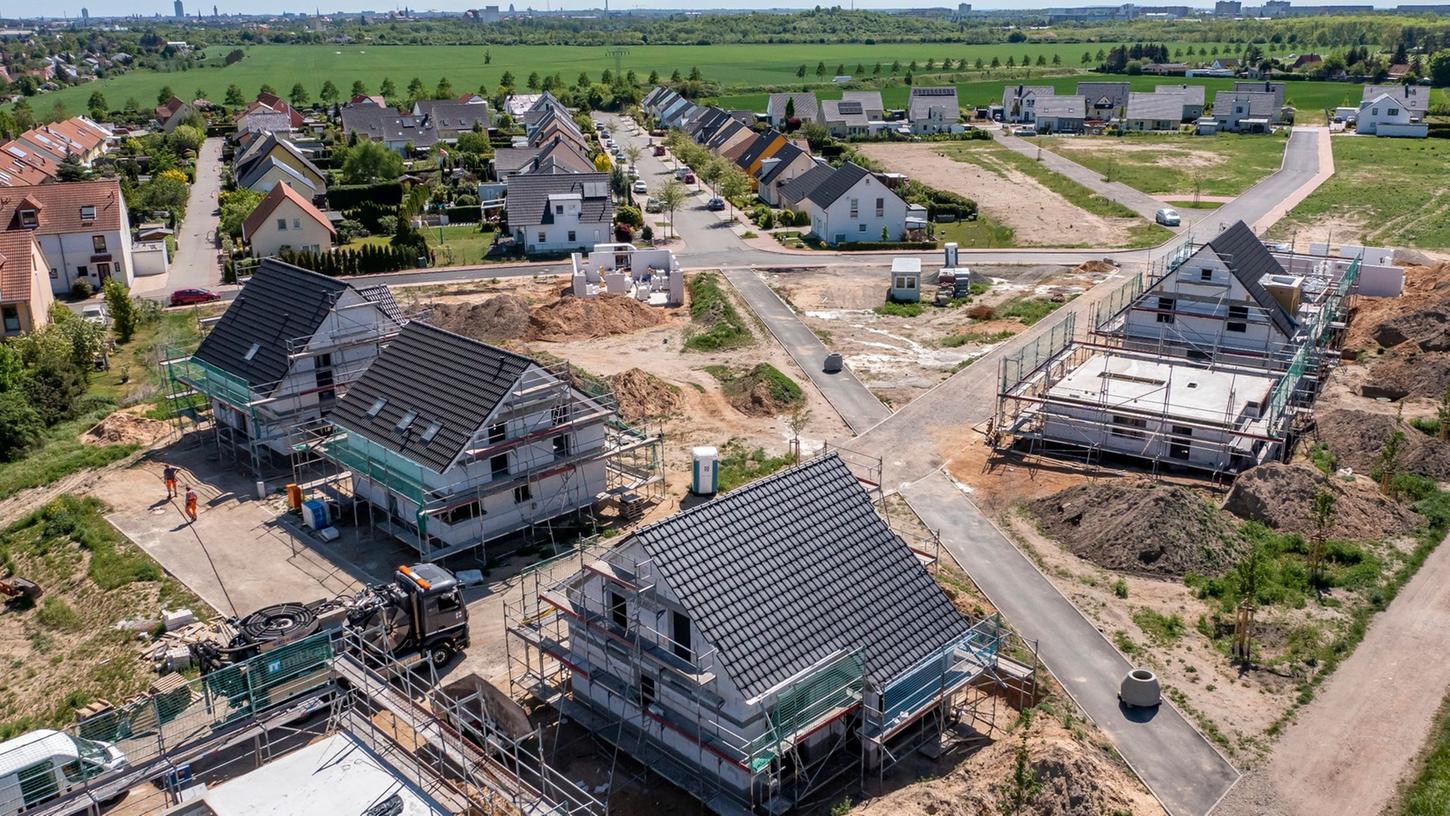 Hier entsteht neuer Wohnraum: Gemeinden versuchen mit der Ausweisung neuer Baugrundstücke Einfluss auf die Bevölkerungsstruktur zu nehmen. Hier entsteht neuer Wohnraum: Gemeinden versuchen mit der Ausweisung neuer Baugrundstücke Einfluss auf die Bevölkerungsstruktur zu nehmen.