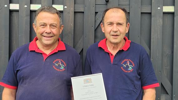 Zwei Auerbacher Feuerwehrler wurden für 40 Jahre aktiven Dienst ausgezeichnet