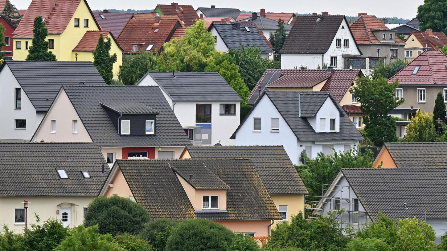 Erben und Schenken wird 2023 teurer - zumindest bei Immobilien.