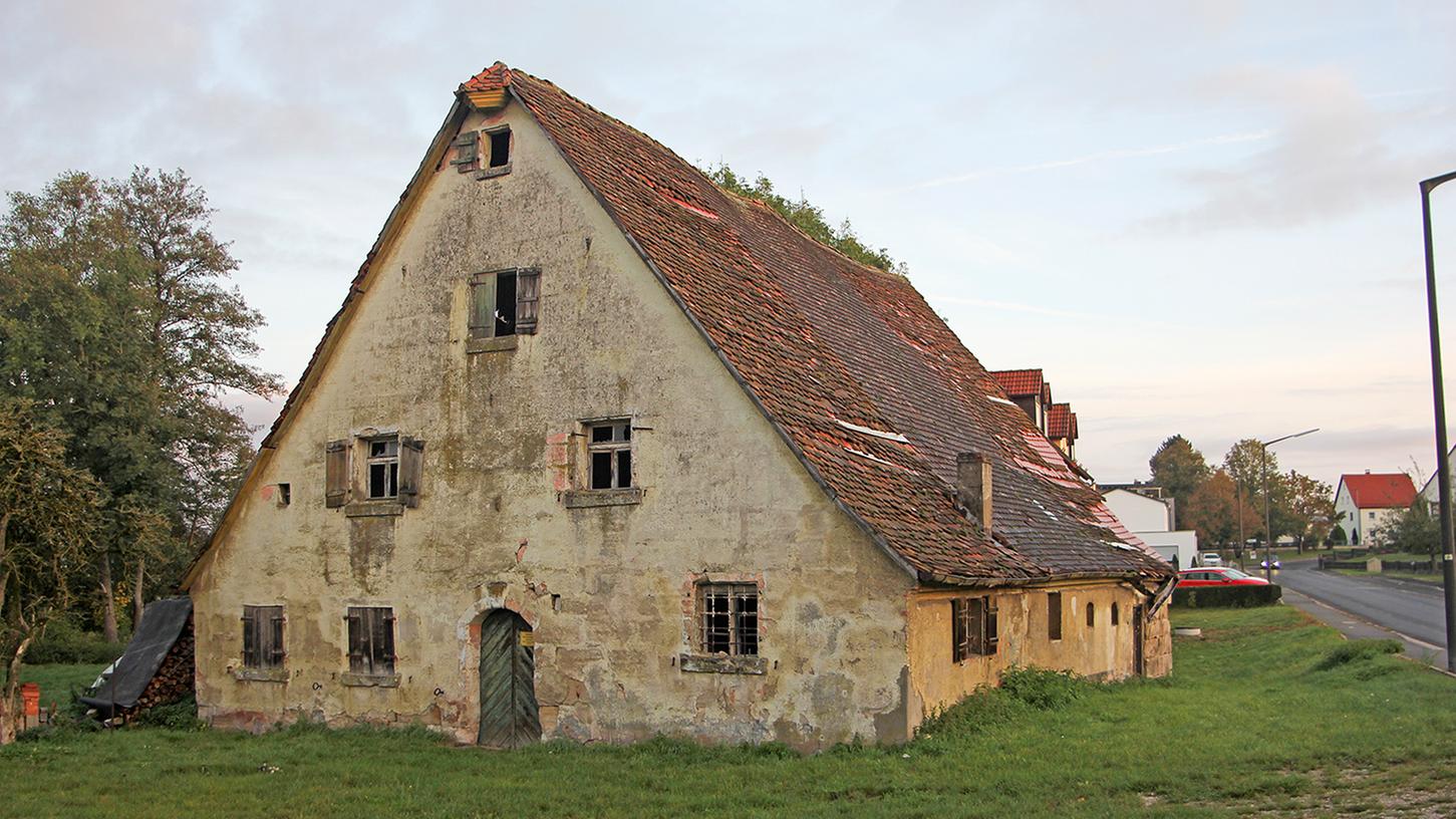 Das Bild zeigt den Buttnbauer-Hof in der Seinbacher Straße im Jahr 2019. Damals stand die Immobilie noch zum Verkauf. Angeboten wurde sie auch auf der Website des Landesamts für Denkmalschutz. Das Bild zeigt den Buttnbauer-Hof in der Seinbacher Straße im Jahr 2019. Damals stand die Immobilie noch zum Verkauf. Angeboten wurde sie auch auf der Website des Landesamts für Denkmalschutz.