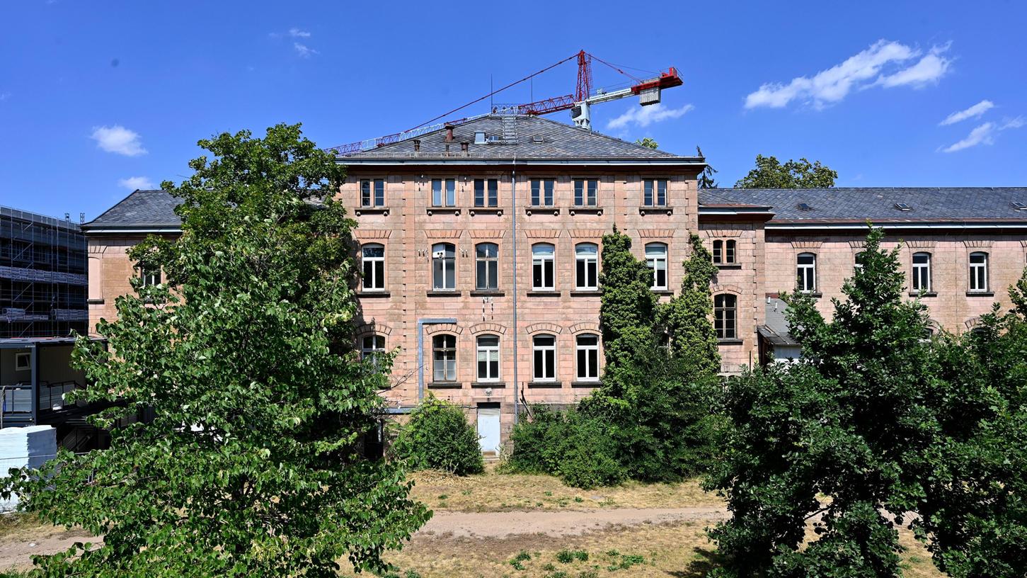 Mittelteil der ehemaligen Heil- und Pflegeanstalt (Hupfla) in Erlangen.