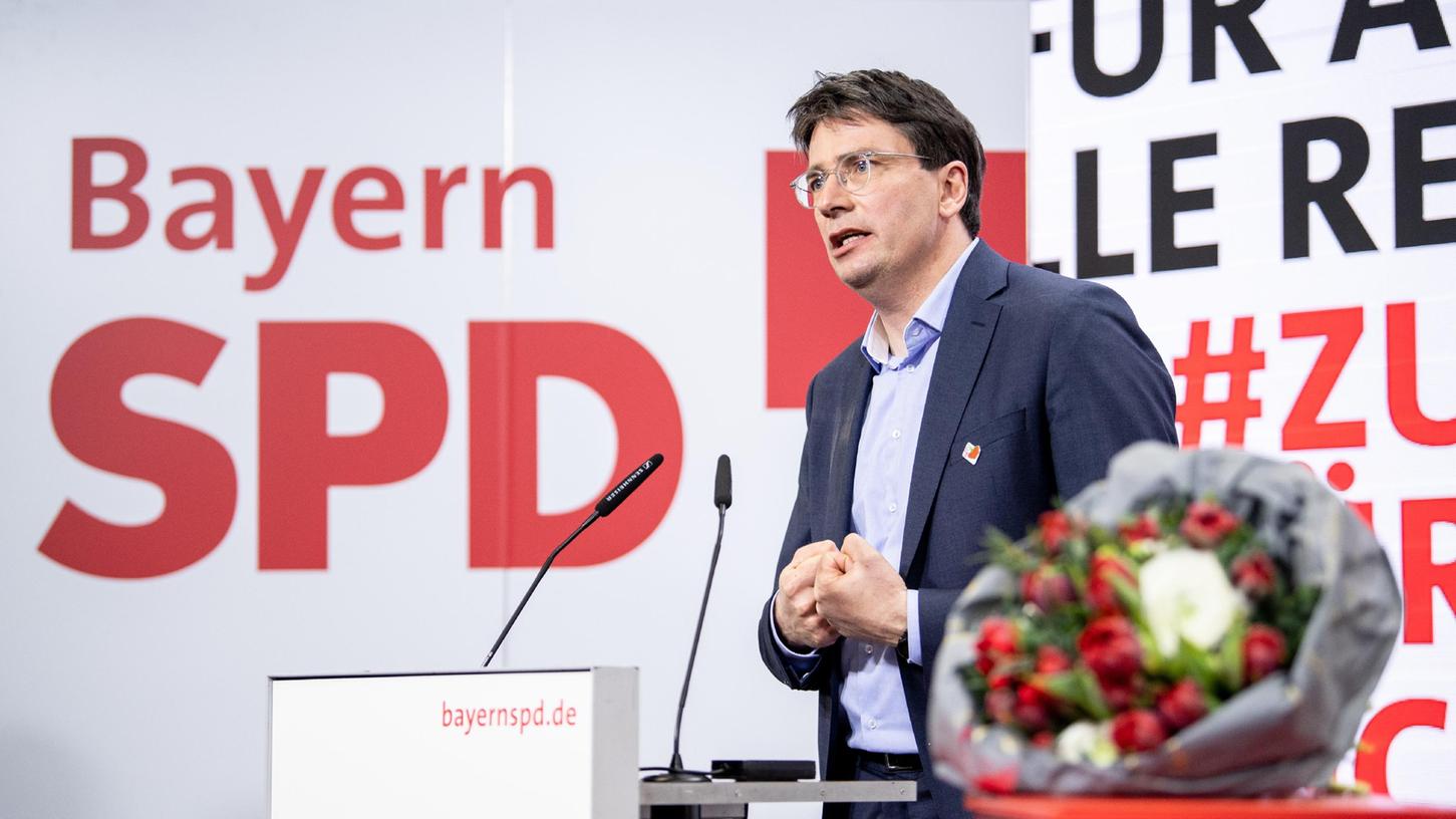 Florian von Brunn, Chef der SPD-Landtagsfraktion in Bayern, spart vor der Herbstklausur seiner Partei in Nürnberg nicht mit kritischen Worten für die Regierungskoalition in Bayern und fordert ein besseres Krisenmanagement für die Menschen im Freistaat. Florian von Brunn, Chef der SPD-Landtagsfraktion in Bayern, spart vor der Herbstklausur seiner Partei in Nürnberg nicht mit kritischen Worten für die Regierungskoalition in Bayern und fordert ein besseres Krisenmanagement für die Menschen im Freistaat.