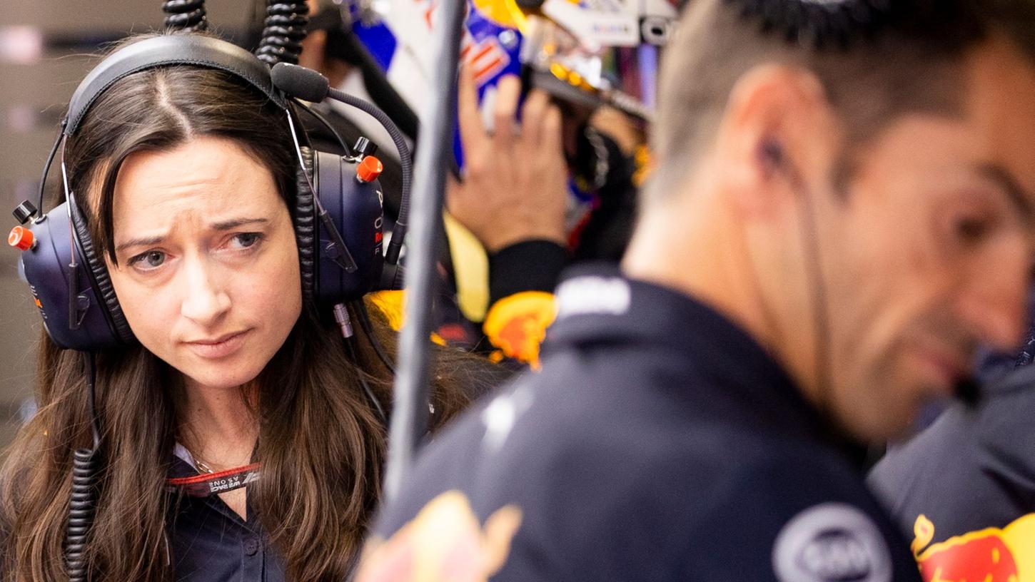 Die Frau hinter Verstappens Triumphen in der Formel 1 Die Frau hinter Verstappens Triumphen in der Formel 1