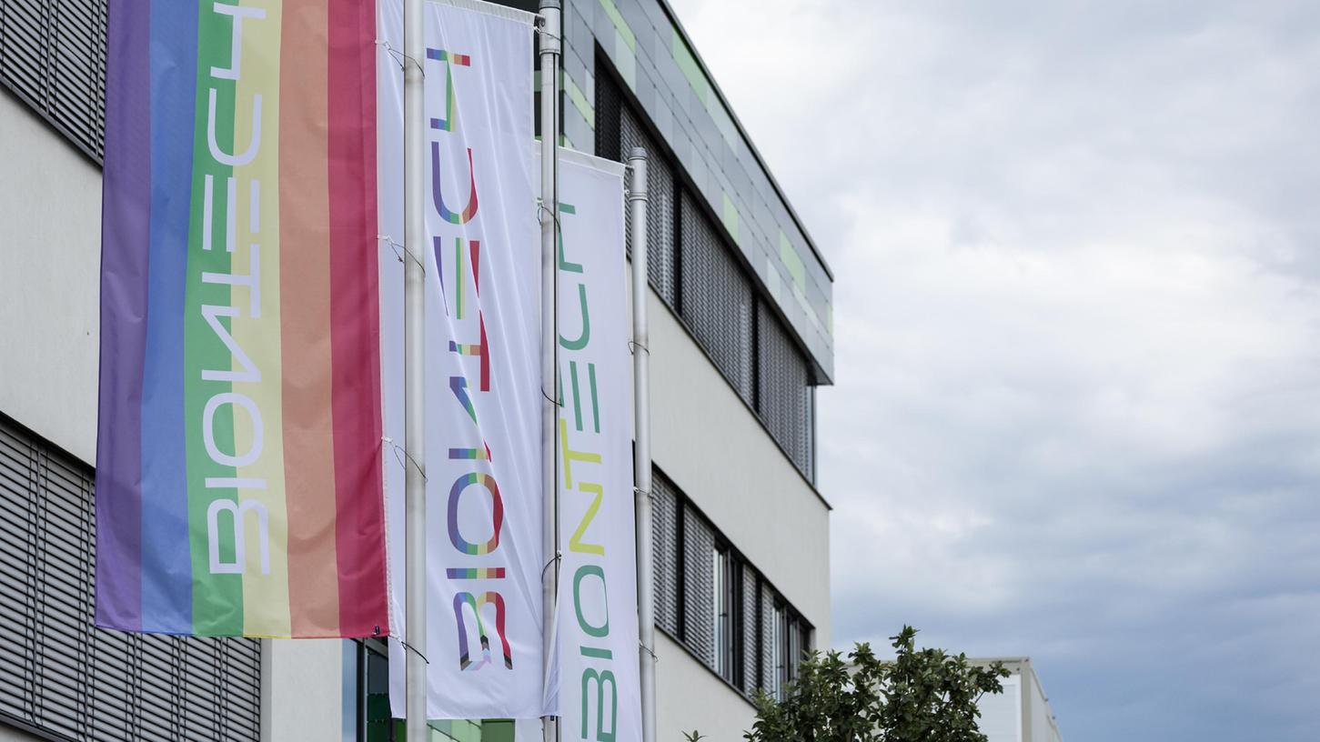 Die deutsche Pharmaindustrie - hier zum Beispiel Biontech aus Mainz - wird über Jahre hinaus finanziell von Corona-Impfstoffen profitieren.
Die deutsche Pharmaindustrie - hier zum Beispiel Biontech aus Mainz - wird über Jahre hinaus finanziell von Corona-Impfstoffen profitieren.