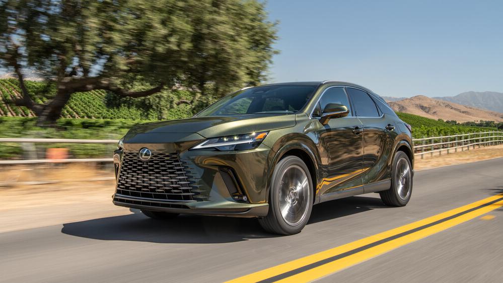 Der Lexus RX kann als überaus komfortabler Gleiter überzeugen. Der Lexus RX kann als überaus komfortabler Gleiter überzeugen.