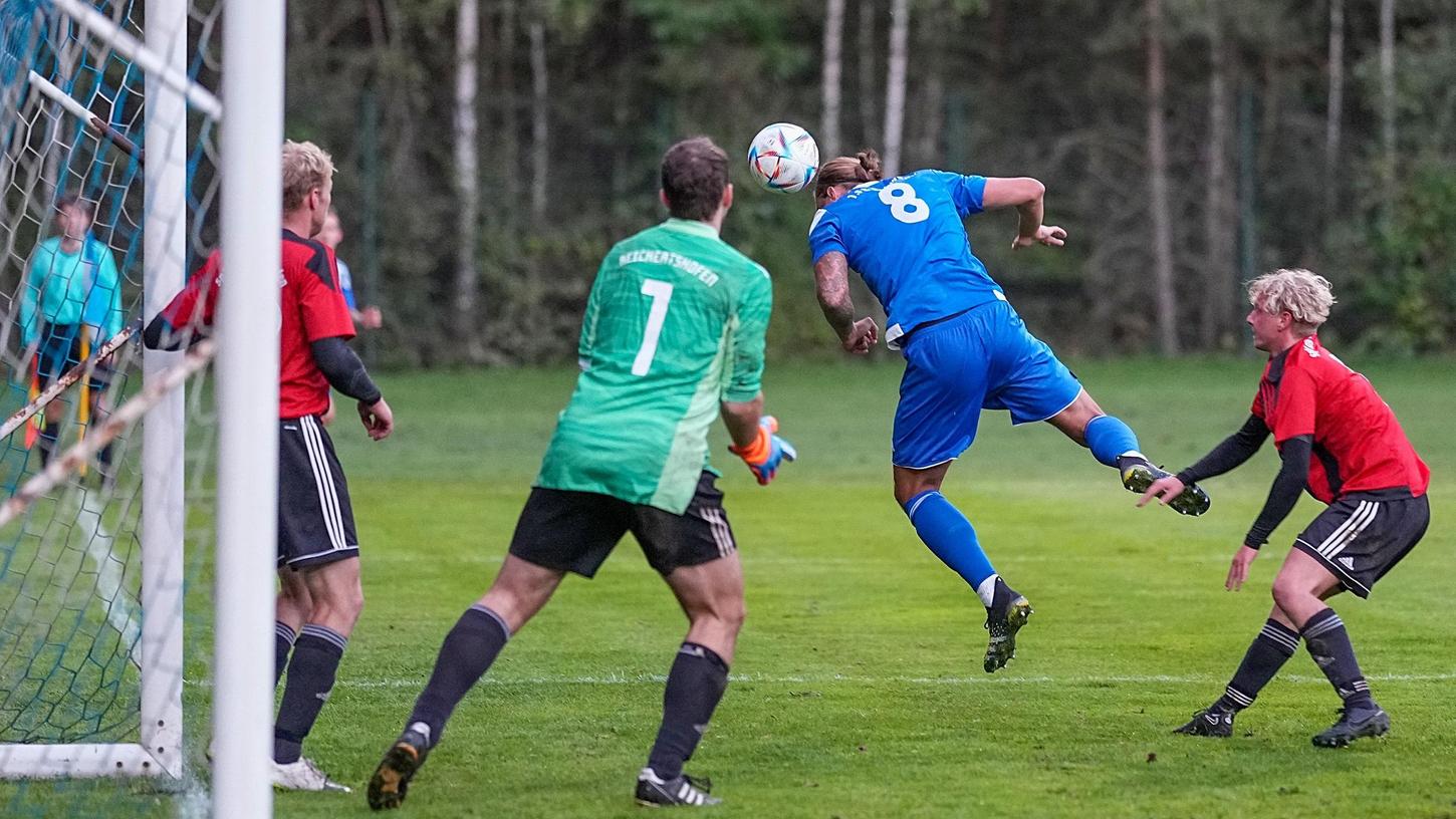 Einen Eckball von Andre Haas köpft Andreas Kraus zum zwischenzeitlichen 1:0 ein.
Einen Eckball von Andre Haas köpft Andreas Kraus zum zwischenzeitlichen 1:0 ein.