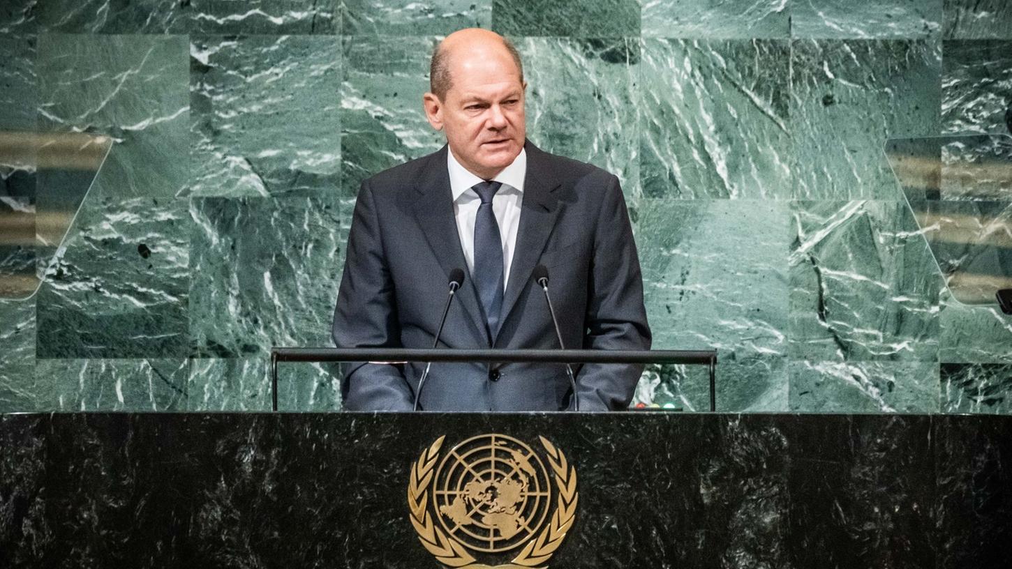 Bundeskanzler Olaf Scholz spricht vor den Delegierten in der UN-Generaldebatte. Bundeskanzler Olaf Scholz spricht vor den Delegierten in der UN-Generaldebatte.