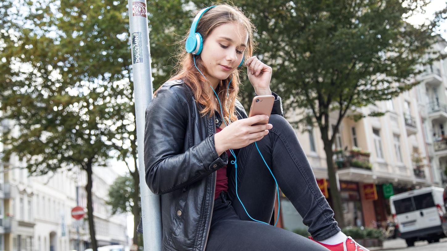 Läuft: Musikhören unterwegs macht Spaß - und daran haben die Smartphone-Apps der Streamingdienste einen nicht unerheblichen Anteil.
