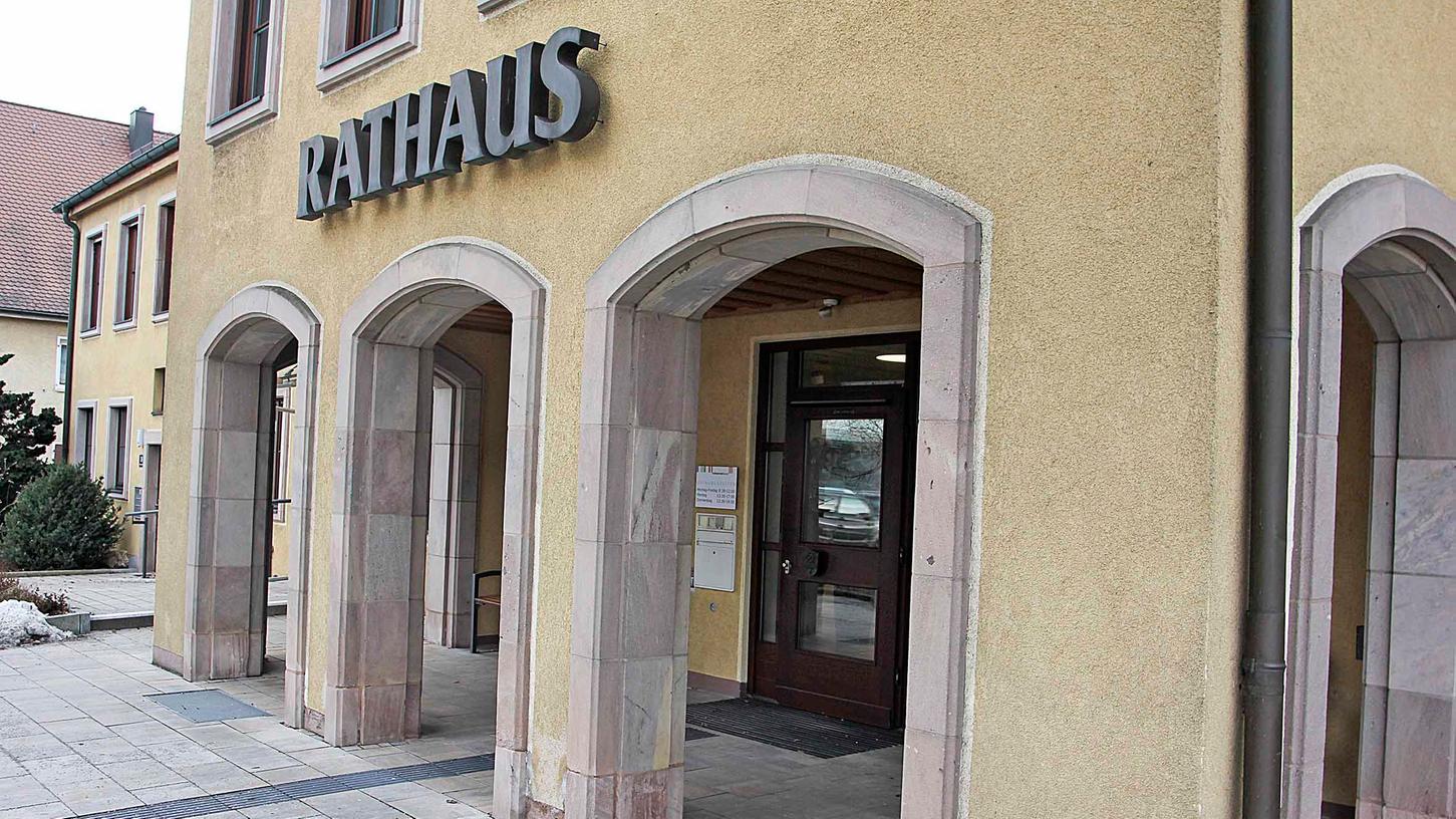 Die Wogen gingen hoch im Schwarzenbrucker Gemeinderat, als es um die Zensur-Vorwürfe gegen den Rathauschef ging, Die Wogen gingen hoch im Schwarzenbrucker Gemeinderat, als es um die Zensur-Vorwürfe gegen den Rathauschef ging,