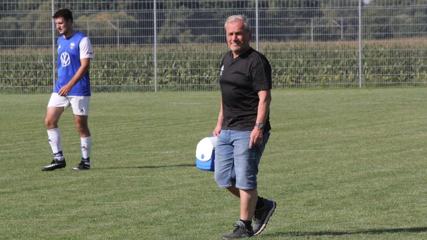 Utz Löffler, 63, aus Treuchtlingen ist seit vielen Jahren im Jura-Süden unterwegs: Zuvor war er unter anderem beim SV Wettelsheim, dem ESV Treuchtlingen, den SF Bieswang, der Eintracht Kattenhochstatt und der TSG Ellingen.
Utz Löffler, 63, aus Treuchtlingen ist seit vielen Jahren im Jura-Süden unterwegs: Zuvor war er unter anderem beim SV Wettelsheim, dem ESV Treuchtlingen, den SF Bieswang, der Eintracht Kattenhochstatt und der TSG Ellingen.