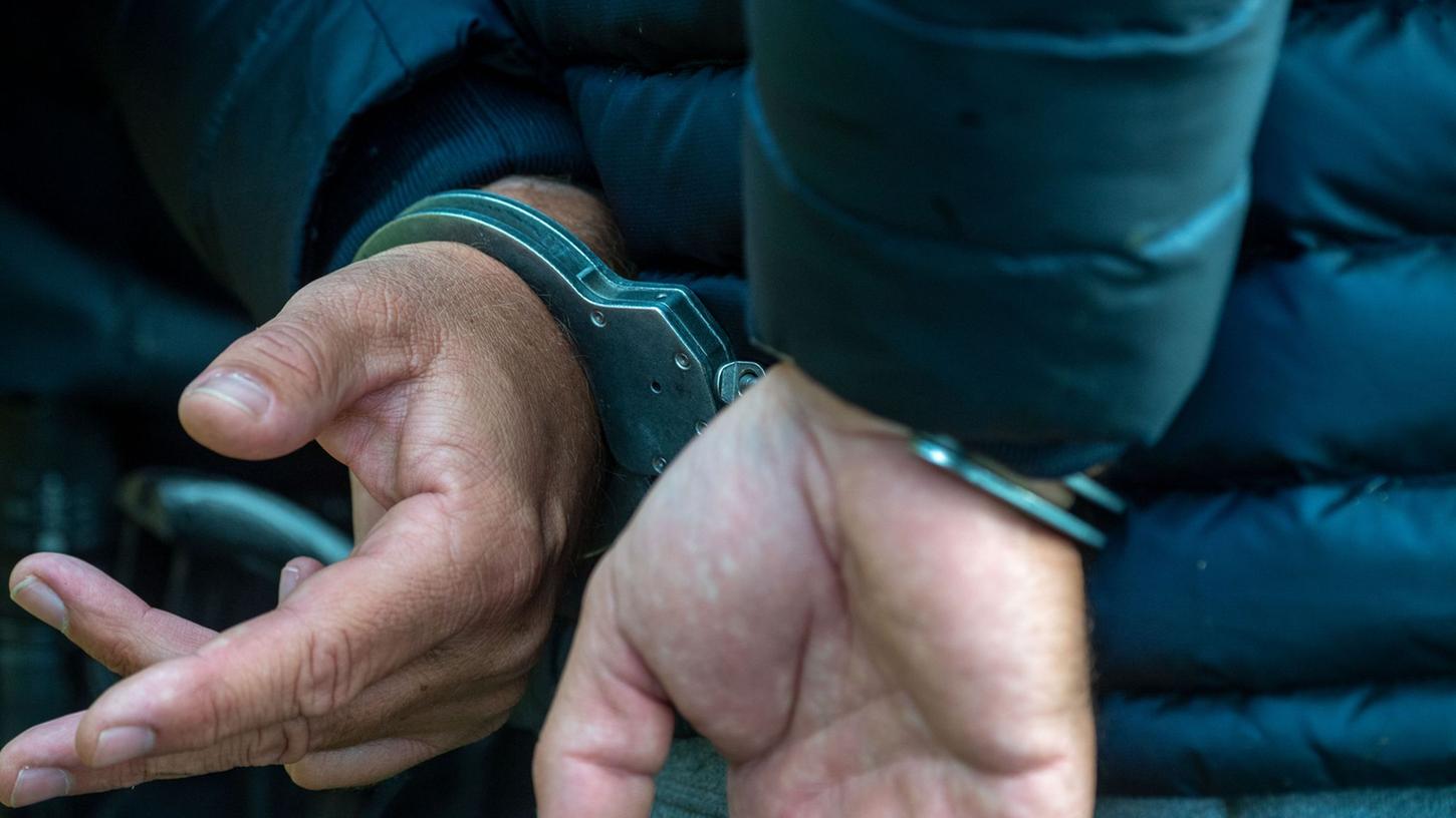 Polizisten nahmen einen rabiaten Falschparker in Nürnberg fest.