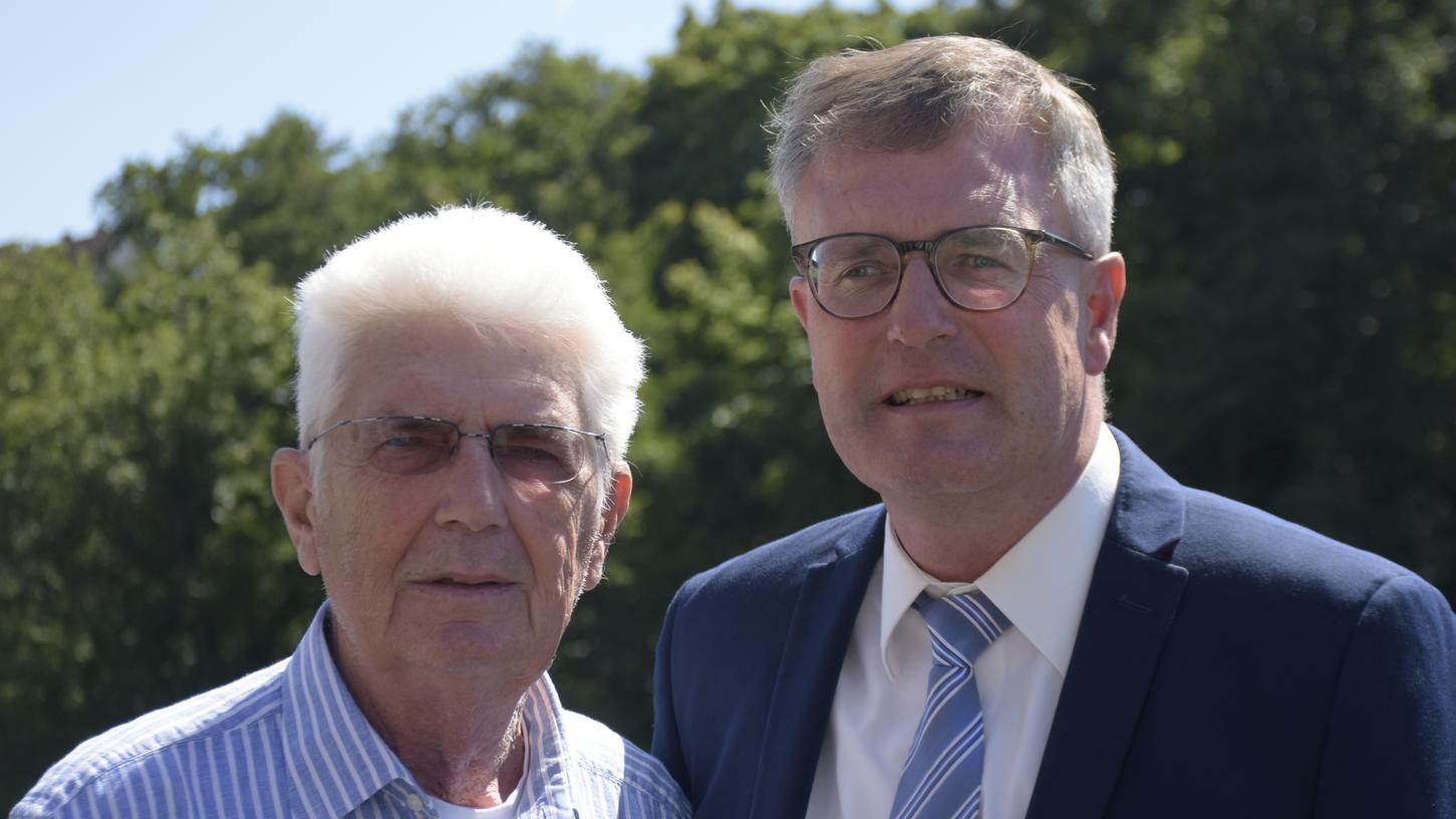 Vater und Sohn. Günther und Gerhard Stiegler widmen ihr Leben dem THW. Vater und Sohn. Günther und Gerhard Stiegler widmen ihr Leben dem THW.