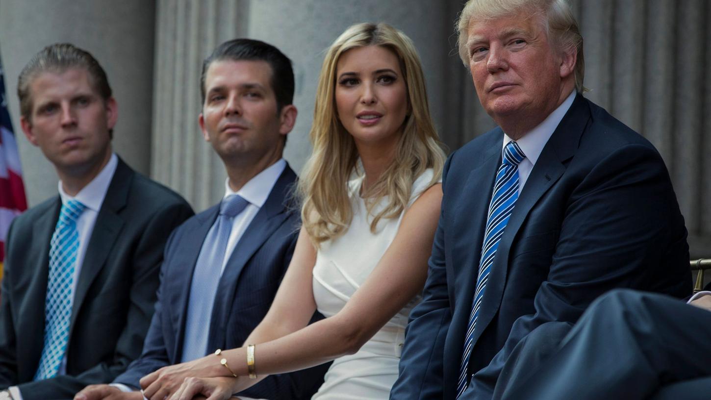 Familie auf der Anklagebank: Neben Donald Trump richtet sich die Klage der New Yorker Generalstaatsanwältin auch gegen seine Kinder Eric, Donald Jr. und Ivanka (von links nach rechts).