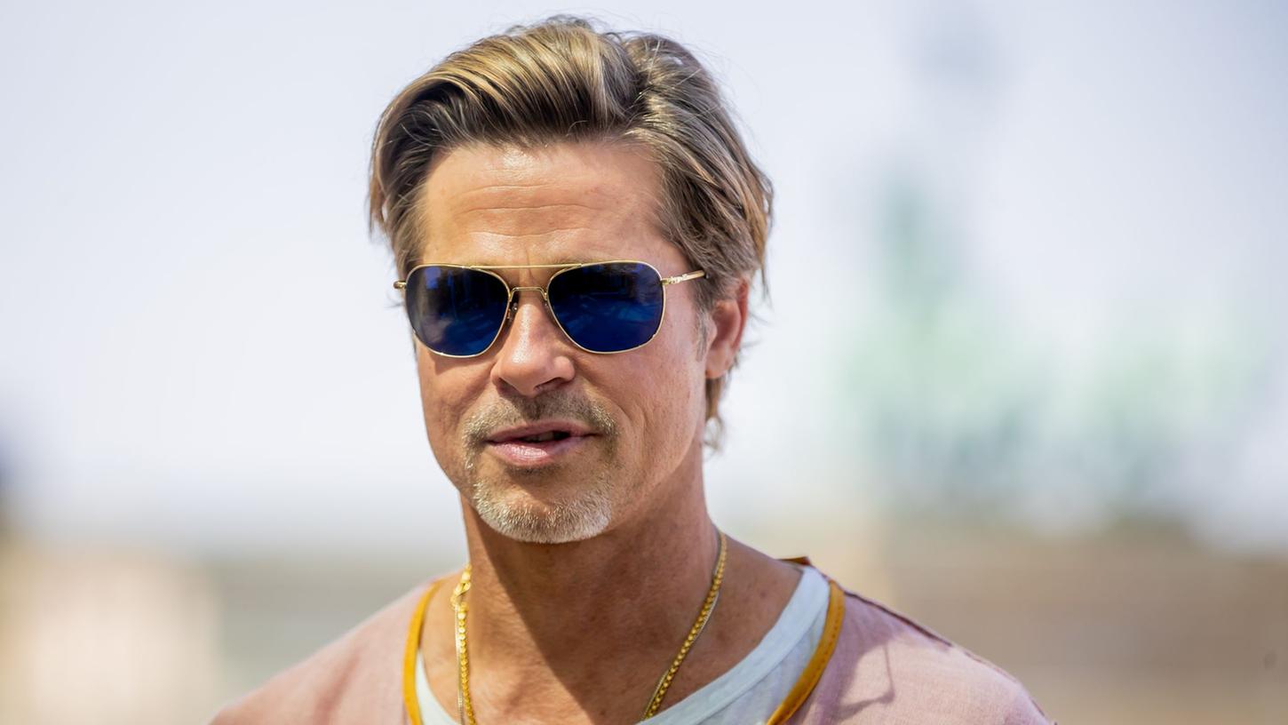 Brad Pitt auf einer Terrasse der Akademie der Künste am Brandenburger Tor.