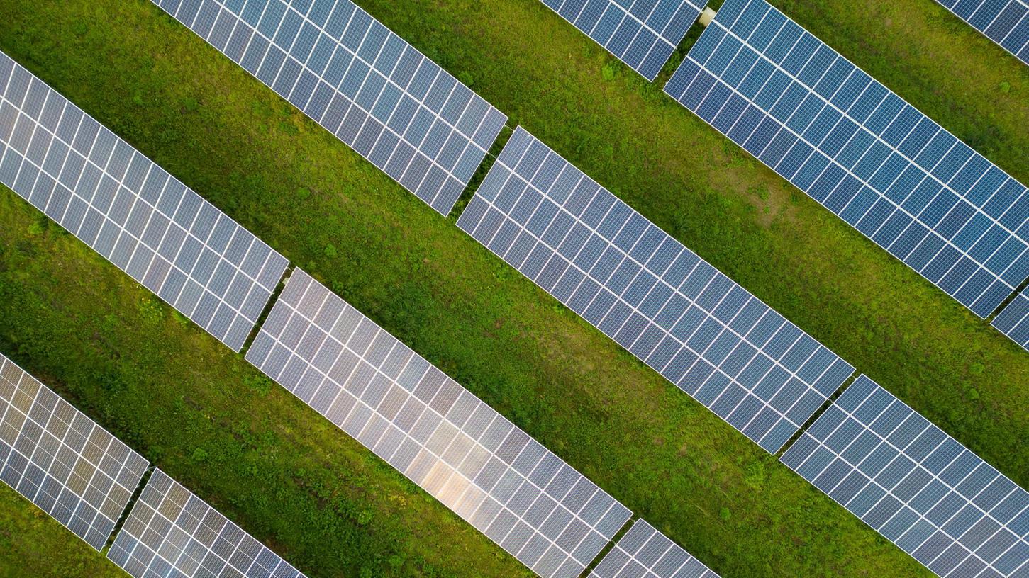 Eine 3,5 Hektar große PV-Anlage soll auf Höhe des Gewerbegebiets Reichertshofen auf der anderen Seite des Baches Lach entstehen.
Eine 3,5 Hektar große PV-Anlage soll auf Höhe des Gewerbegebiets Reichertshofen auf der anderen Seite des Baches Lach entstehen.