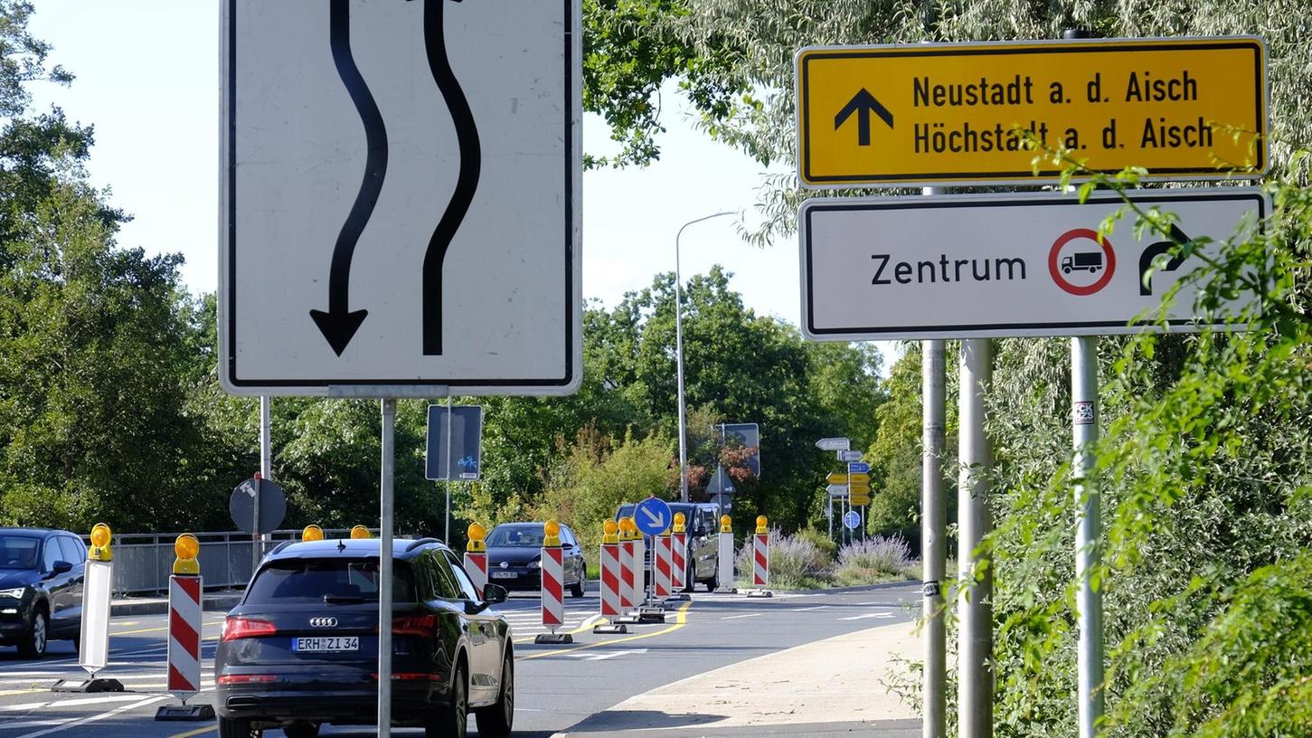 Der Kreuzungsumbau ist so gut wie vollendet, was derzeit läuft (der barrierefreie Umbau von Bushaltestellen in der Hans-Maier-Straße), hat mit der Etaterhöhung nichts zu tun.
Der Kreuzungsumbau ist so gut wie vollendet, was derzeit läuft (der barrierefreie Umbau von Bushaltestellen in der Hans-Maier-Straße), hat mit der Etaterhöhung nichts zu tun.