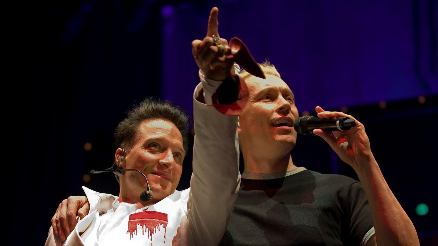 Bela B. (l.) und Farin Urlaub von der Punkrock-Band Die Ärzte bei einem Auftritt in Dortmund.