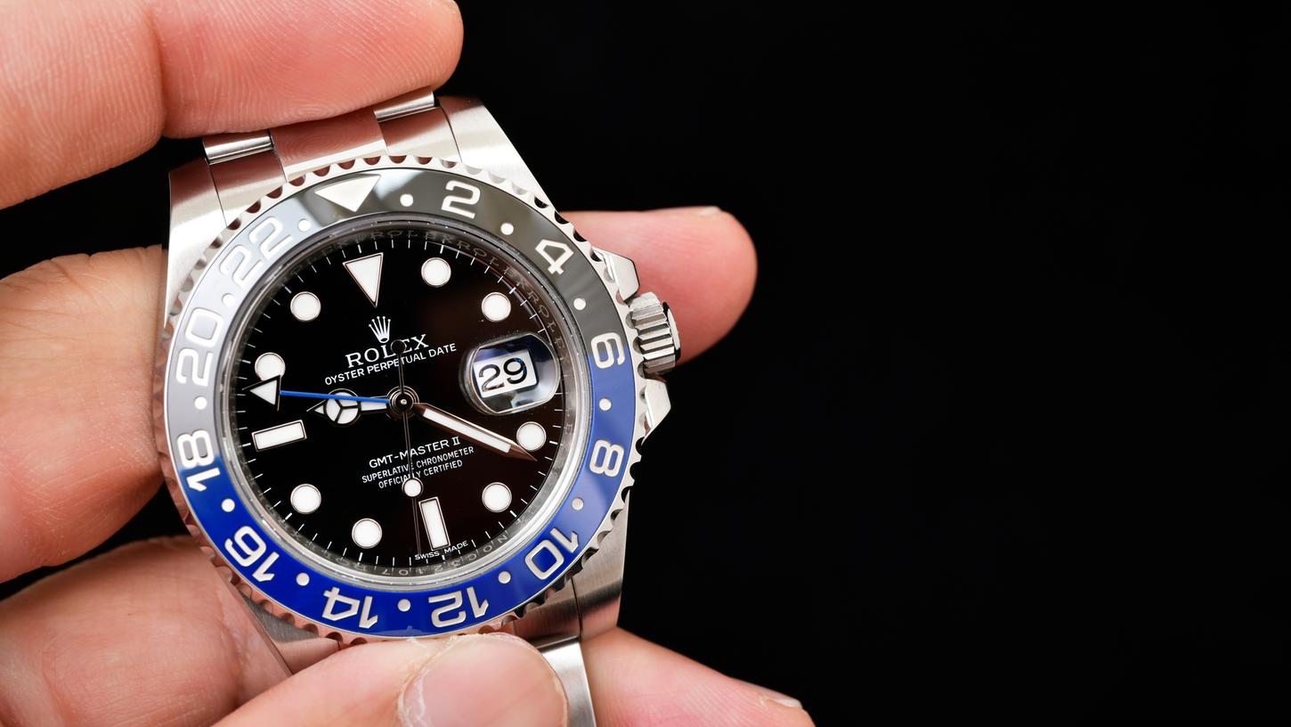 Eine Rolex-Uhr bot ein 25-Jähriger zum Kauf im Internet an. Doch der Name auf dem Kaufvertrag war gefälscht.