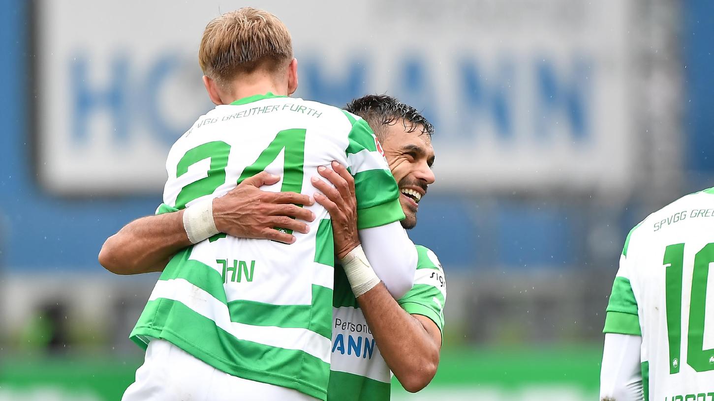 Im Hinspiel gewann das Kleeblatt um Oussama Haddadi und Marco John gegen Paderborn zum ersten Mal. Bald steht das Rückspiel an. Im Hinspiel gewann das Kleeblatt um Oussama Haddadi und Marco John gegen Paderborn zum ersten Mal. Bald steht das Rückspiel an.