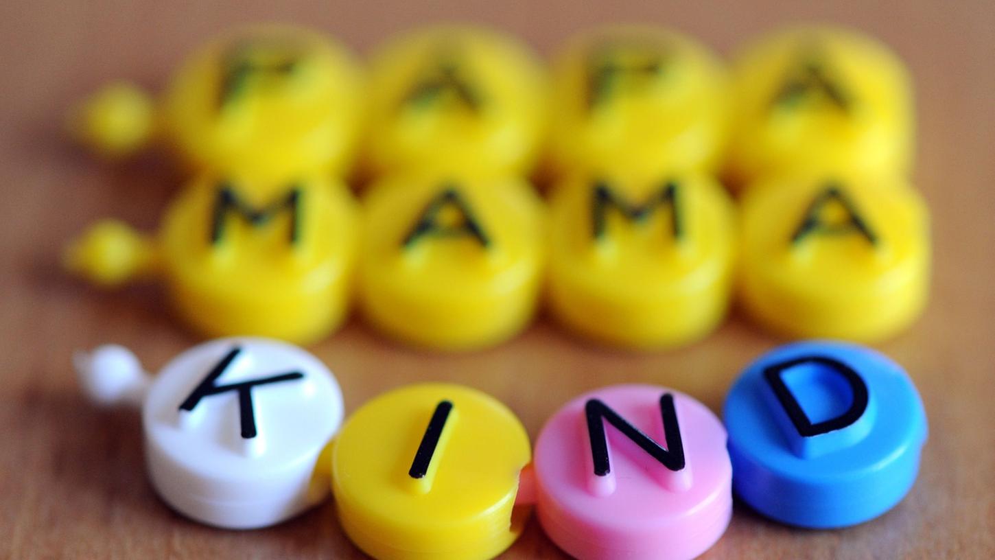 Soll die Einwilligung eines Elternteils zu einer Adoption des eigenen Kinds durch ein Gericht ersetzt werden, sind die Hürden hoch. Soll die Einwilligung eines Elternteils zu einer Adoption des eigenen Kinds durch ein Gericht ersetzt werden, sind die Hürden hoch.