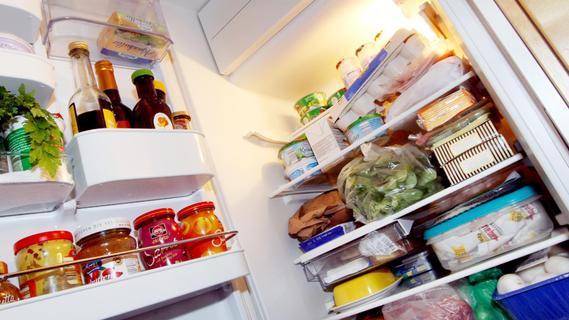 Leer geräumt oder prall gefüllt: Macht das im Kühlschrank einen Unterschied?