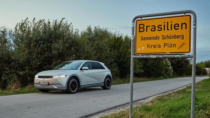 Dieses Brasilien hat ein deutsches Ortsschild. Dieses Brasilien hat ein deutsches Ortsschild.