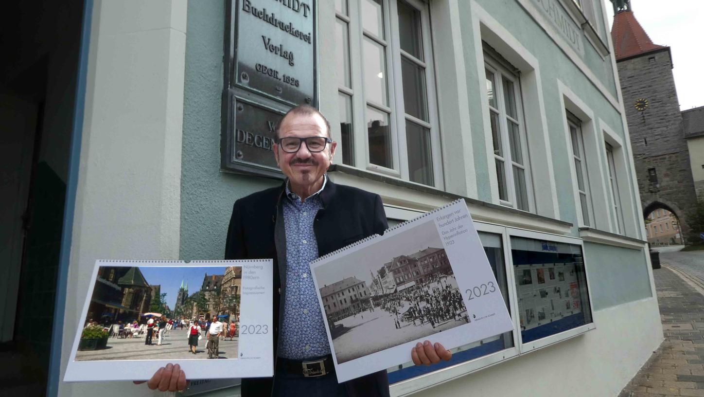 Der Verleger Hans Karl Friedrich Schmidt freut sich über die gute Zusammenarbeit mit dem Stadtarchiv Nürnberg, die seit zehn Jahren die Herausgabe eines großformatigen Fotokalenders dokumentiert, sowie auch über jene des Erlanger Kalenders (rechts).