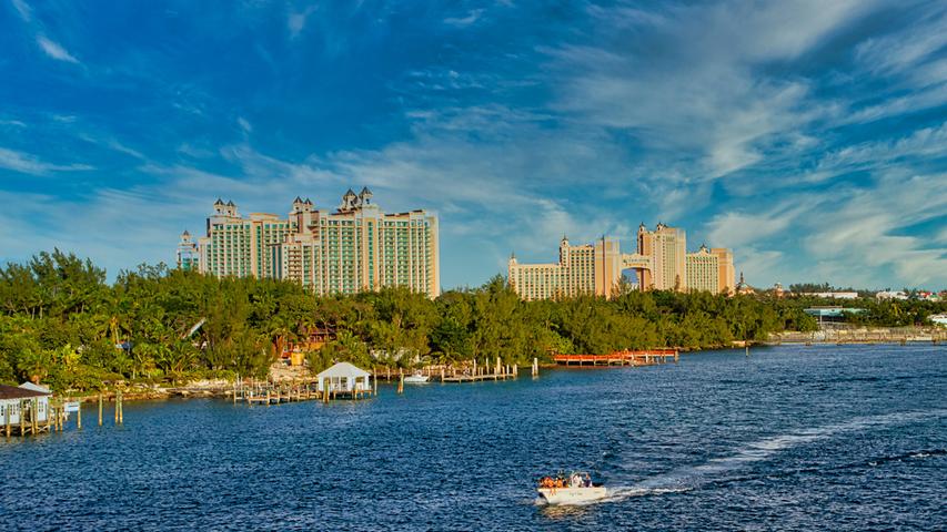 Auf dem Bild ist Nassau, die Hauptstadt von Bahamas, zu sehen.