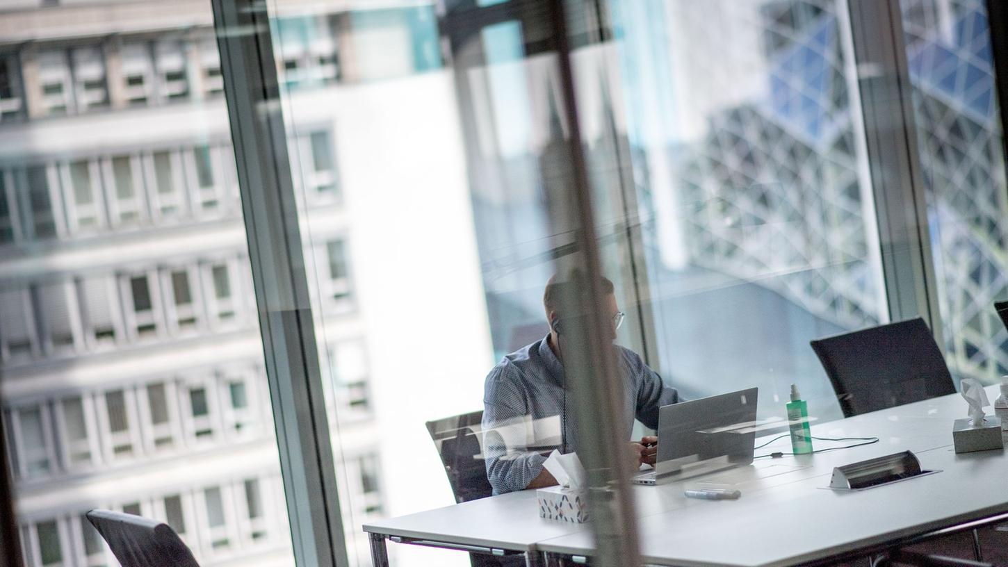 Sie müssen häufig länger arbeiten, als es Ihre Arbeitszeit vorsieht? Dann müssen die Überstunden in der Regel auch vergütet werden. Sie müssen häufig länger arbeiten, als es Ihre Arbeitszeit vorsieht? Dann müssen die Überstunden in der Regel auch vergütet werden.