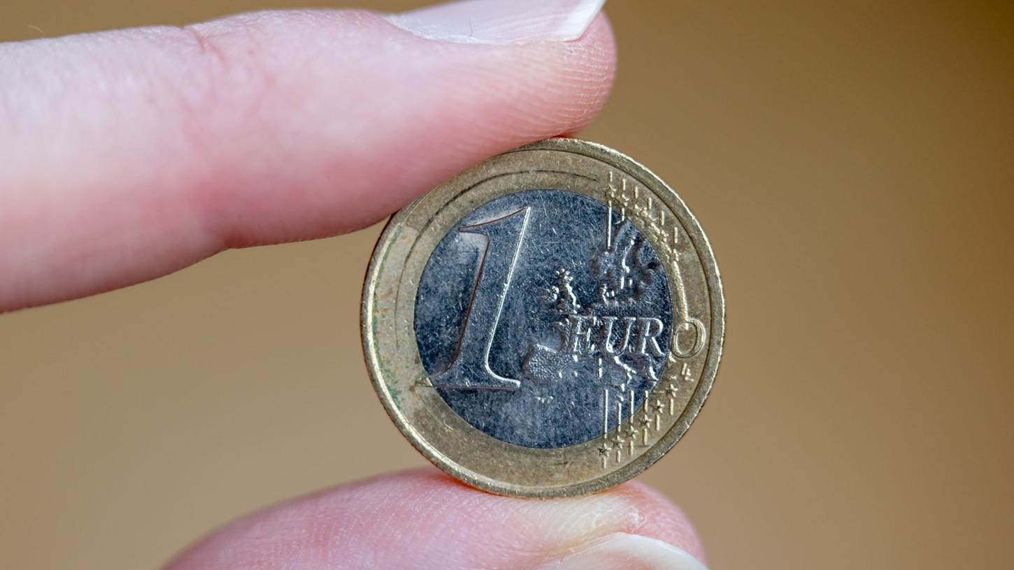 Der Euro ist gegenüber dem US-Dollar auf den tiefsten Stand seit Ende 2002 abgesackt. Der Euro ist gegenüber dem US-Dollar auf den tiefsten Stand seit Ende 2002 abgesackt.