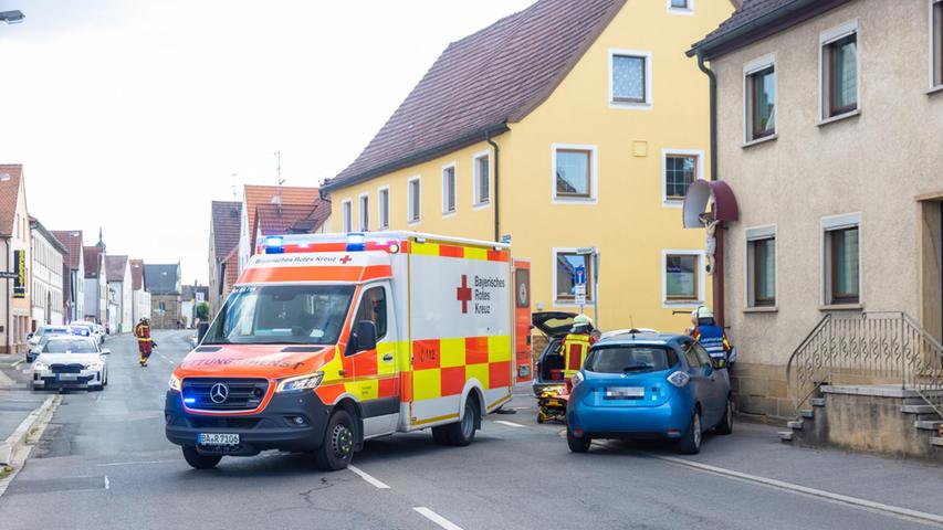 Am Donnerstagnachmittag war ein Mercedes in Breitengüßbach (Lkr. Bamberg) unterwegs, als die 65-Jährige Fahrerin an der Kreuzung zwischen Bamberger Straße und Bachgasse ein Kind erfasste.