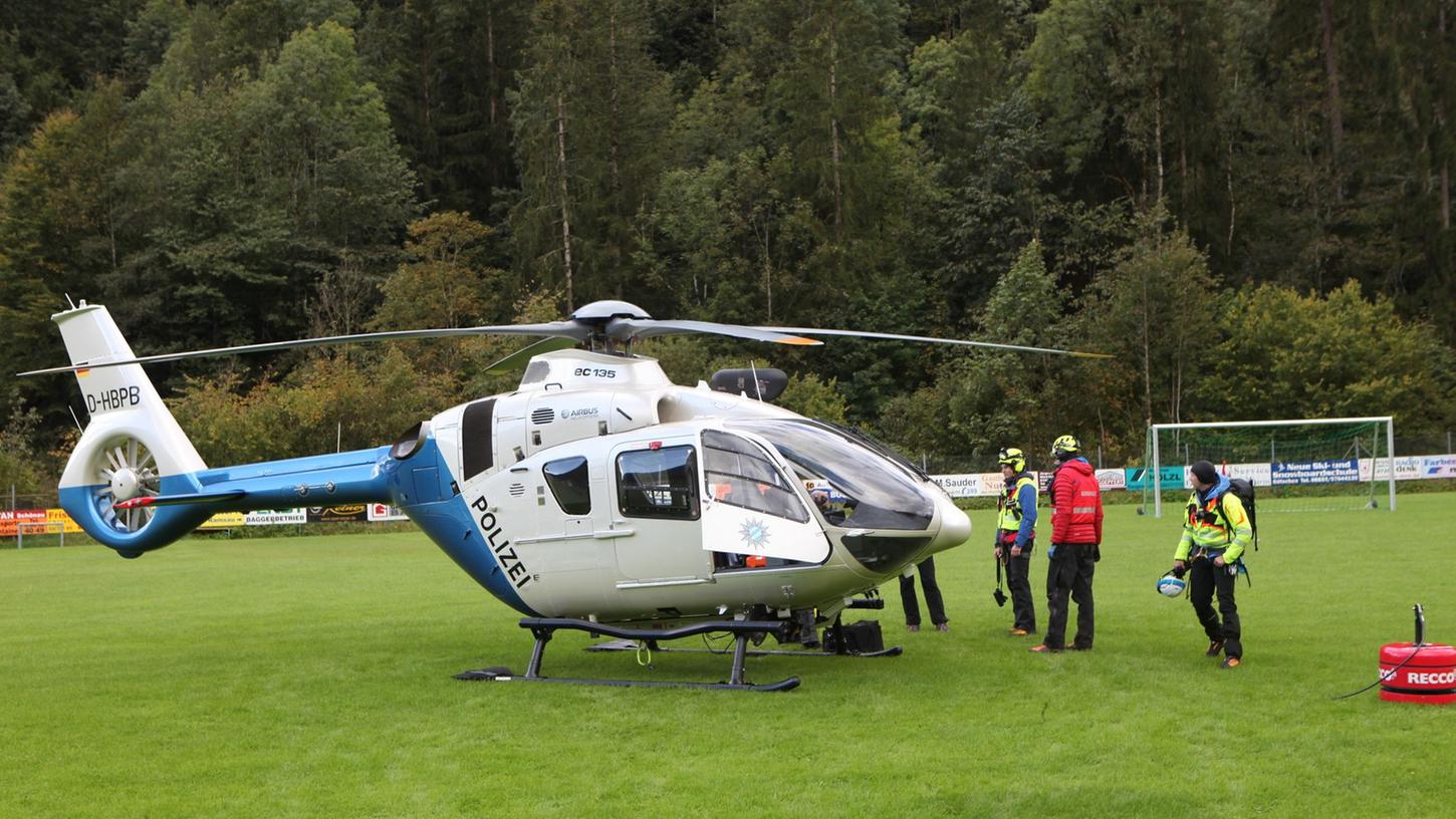 Die Rettungskräfte suchten am Mittwoch weiter nach einem vermissten Wanderer in den Berchtesgadener Alpen. Die Rettungskräfte suchten am Mittwoch weiter nach einem vermissten Wanderer in den Berchtesgadener Alpen.