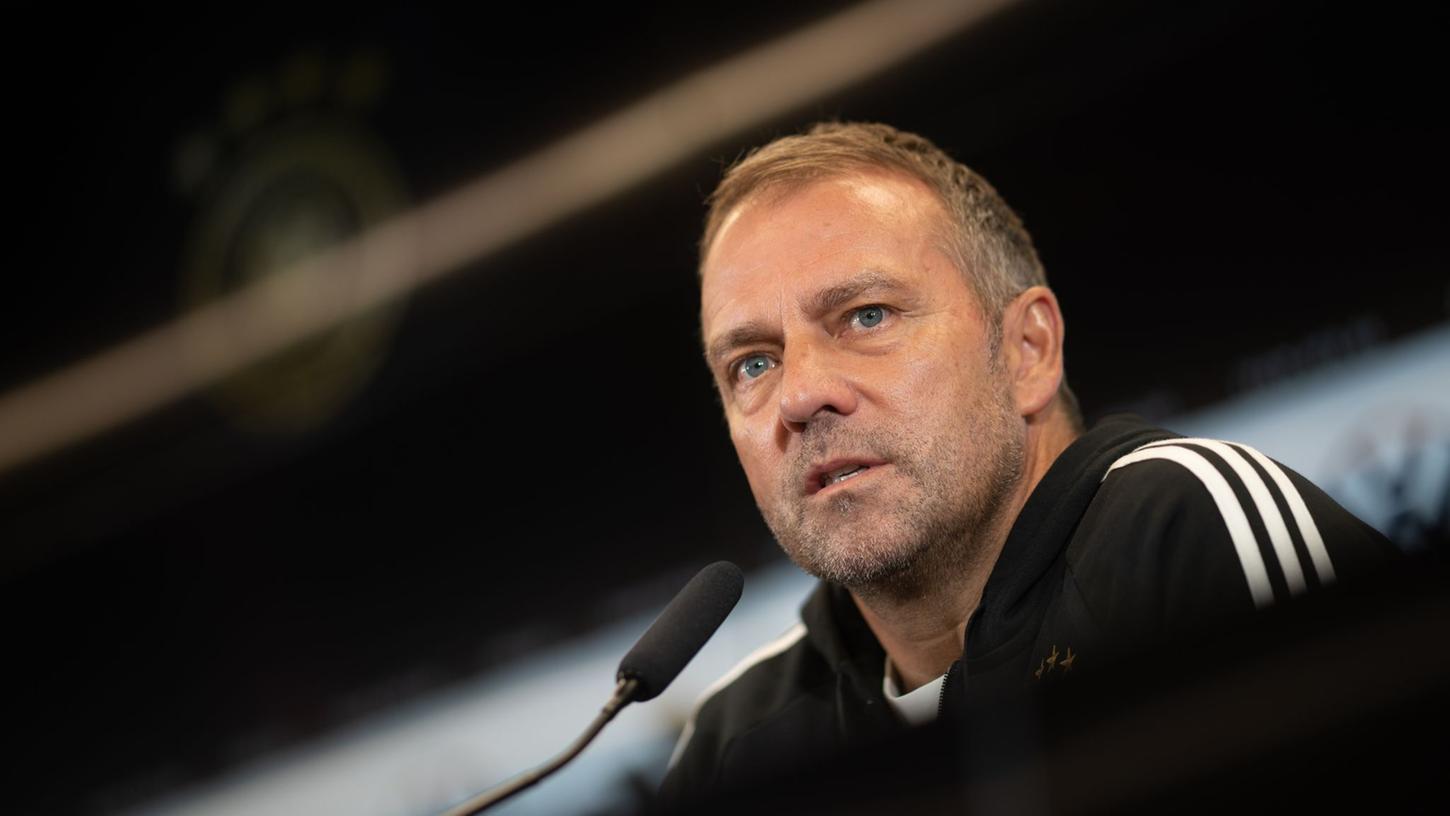 Bundestrainer Hansi Flick spricht bei einer Pressekonferenz. Bundestrainer Hansi Flick spricht bei einer Pressekonferenz.