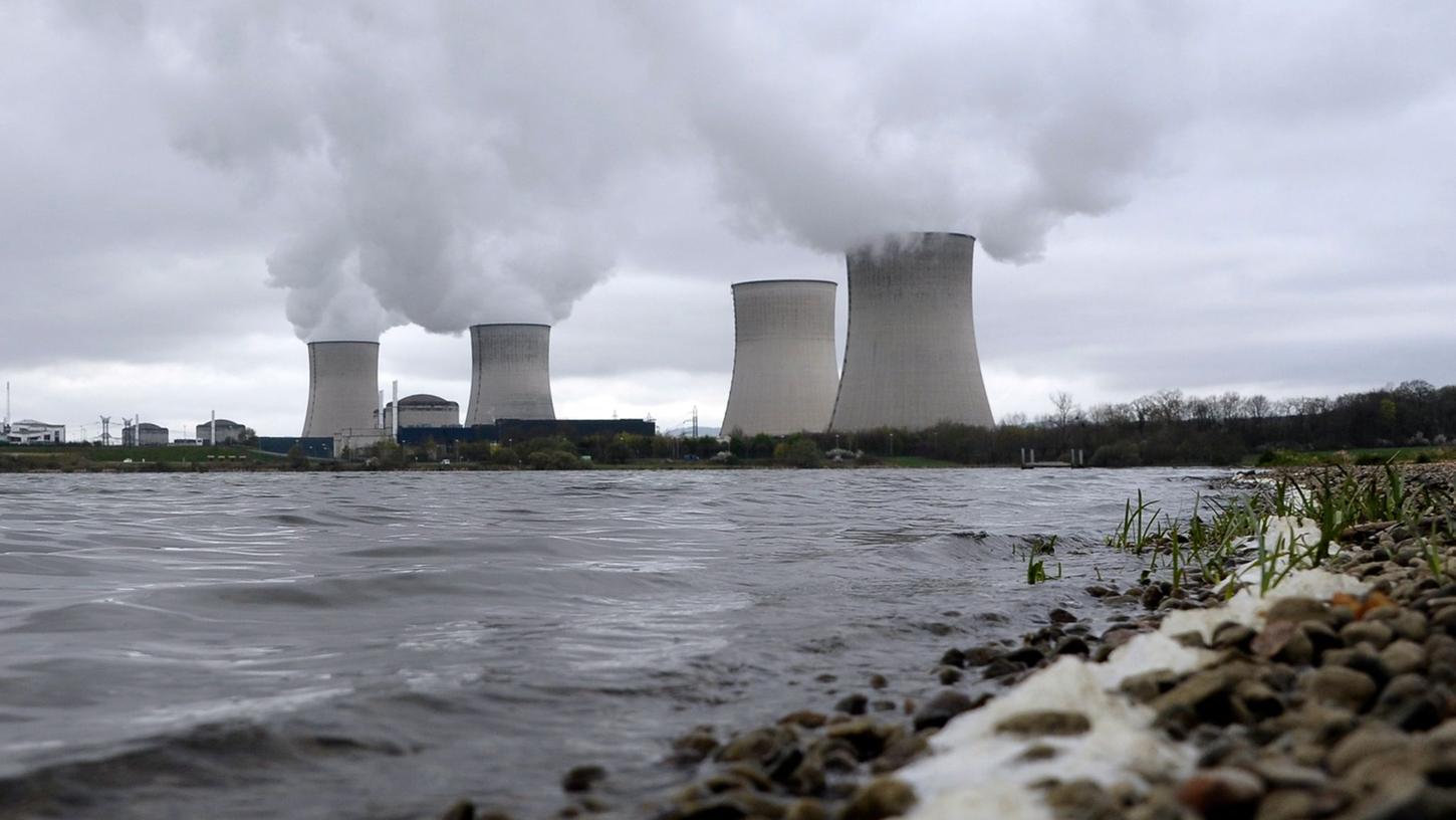 Im Atomland Frankreich stehen so viele Kraftwerke still, dass die Stromflaute auch in Berlin mit Sorge verfolgt wird.