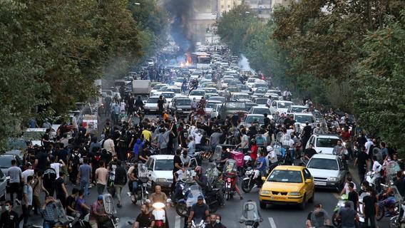 Proteste im Iran weiten sich aus: "Wir fürchten uns nicht!"