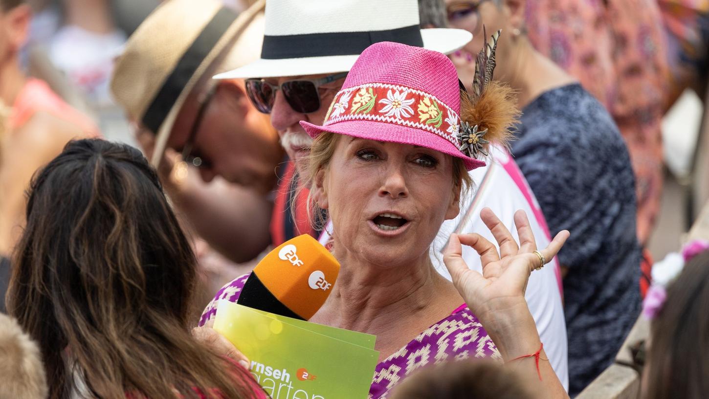 Moderatorin Andrea Kiewel während der Live-Sendung "ZDF-Fernsehgarten" unter dem Partymotto "Mallorca vs. Oktoberfest". Moderatorin Andrea Kiewel während der Live-Sendung "ZDF-Fernsehgarten" unter dem Partymotto "Mallorca vs. Oktoberfest".