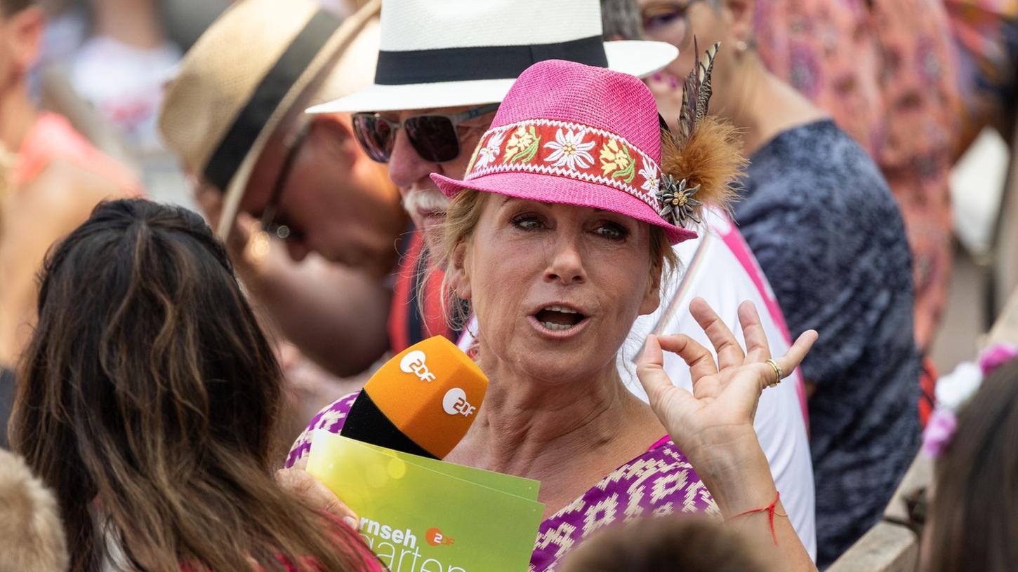 Moderatorin Andrea Kiewel während der Live-Sendung "ZDF-Fernsehgarten" unter dem Partymotto "Mallorca vs. Oktoberfest".