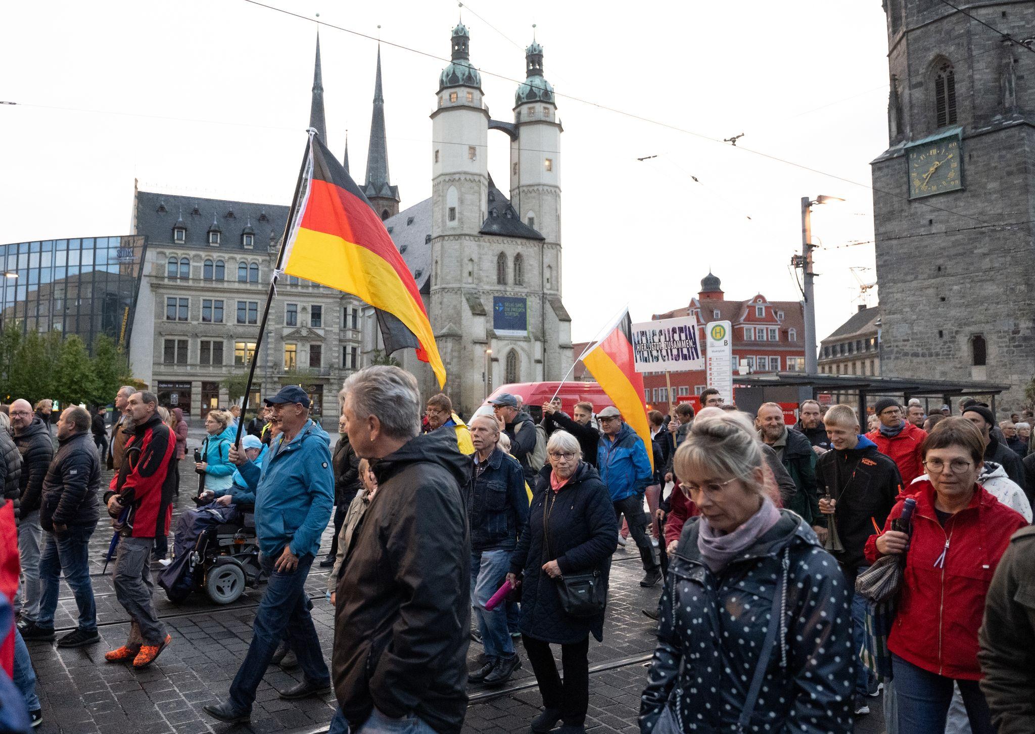 Bericht: Unzufriedenheit Im Osten Wächst