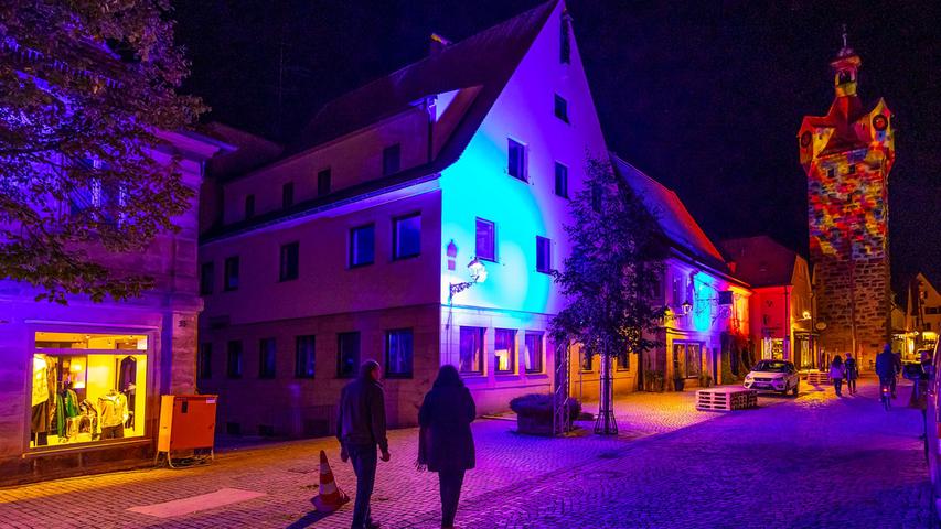 Zum Festival "hin&herzo", das 2022 unter dem Motto "Perspektiven" steht, gehört eine festliche Illumination der Herzogenauracher Innenstadt.