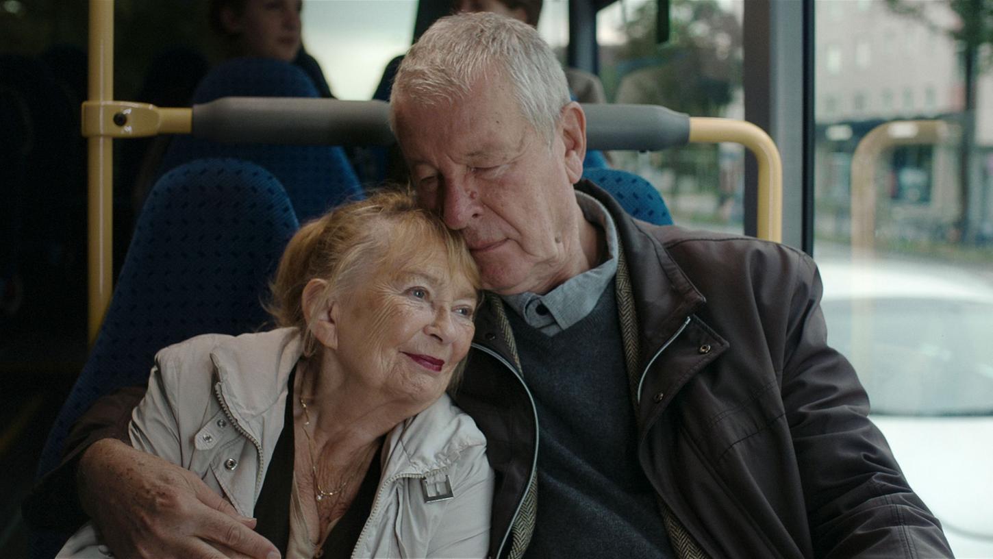 In der Kurzfilm-Sparte "Narrative" wurde Regisseur W. Reinhart (Hochschule für Fernsehen und Film München) mit seinem Film "Eigenheim" mit einem Studenten-Oscar ausgezeichnet. In der Kurzfilm-Sparte "Narrative" wurde Regisseur W. Reinhart (Hochschule für Fernsehen und Film München) mit seinem Film "Eigenheim" mit einem Studenten-Oscar ausgezeichnet.