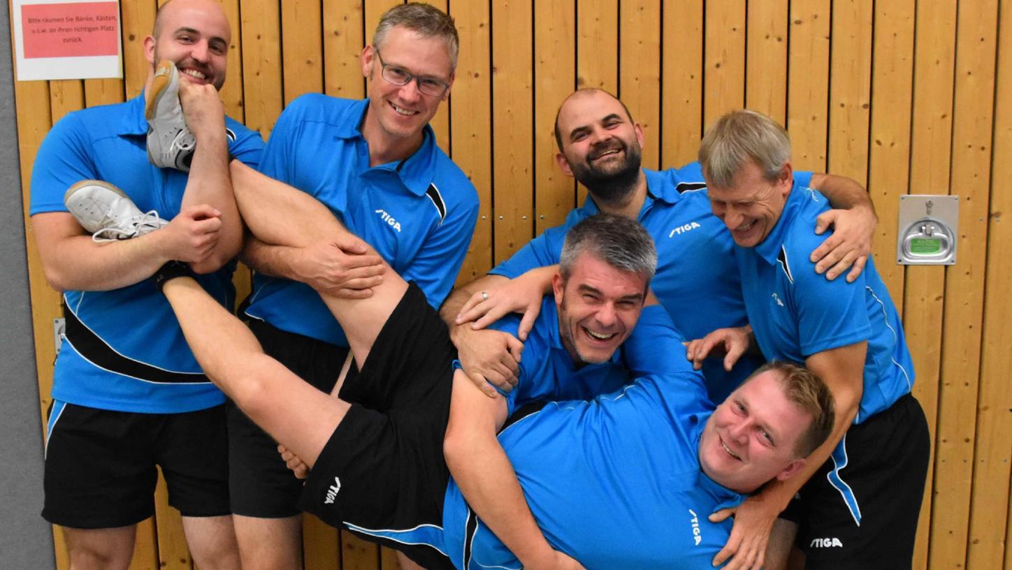 Die Zeit der (bestens gelaunten) Sechser-Teams im Tischtennis ist vorbei. Unser Bild zeigt die Herren der SpVgg Weiboldshausen in der Saison 2019/2020. 