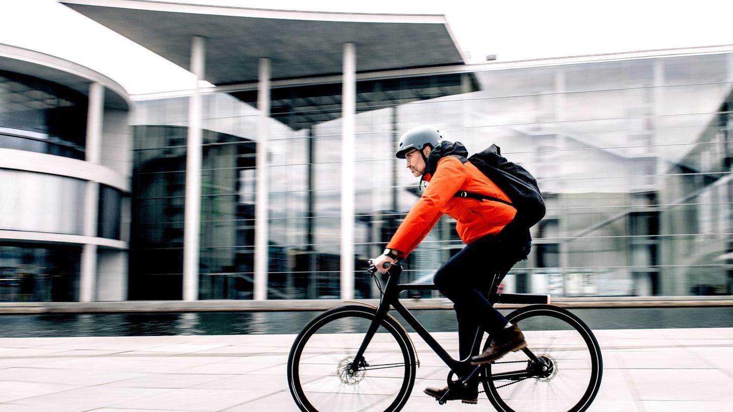 Testfahrt: Gerade Pedelecs fährt man vor dem Kauf nach Möglichkeit ausgiebig Probe. Testfahrt: Gerade Pedelecs fährt man vor dem Kauf nach Möglichkeit ausgiebig Probe.