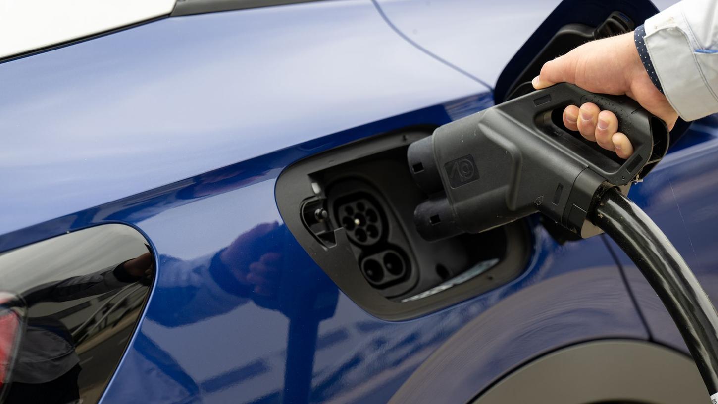 Die VW-Managerin Elke Temme sieht E-Auto-Batterien als "mobile Powerbanks" fürs Stromnetz. Die VW-Managerin Elke Temme sieht E-Auto-Batterien als "mobile Powerbanks" fürs Stromnetz.