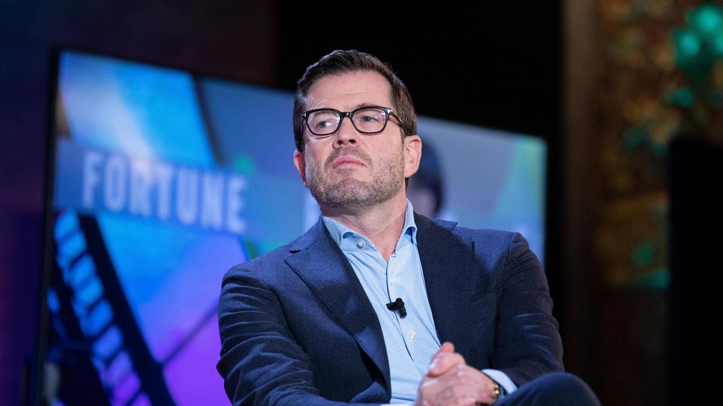 Im Dezember wird der ehemalige Minister Theodor zu Guttenberg gemeinsam mit Thomas Gottschalk "Menschen, Bilder, Emotionen" moderieren.
Im Dezember wird der ehemalige Minister Theodor zu Guttenberg gemeinsam mit Thomas Gottschalk "Menschen, Bilder, Emotionen" moderieren.