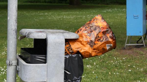 Hinterher nicht vergessen: Müll entsorgen! Genügend Abfalleimer gibt es dort auf jeden Fall.