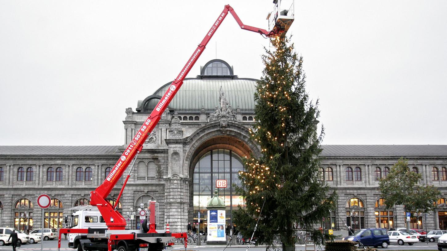 Auch heuer sollen Nürnberger wie Touristen nicht auf einen Weihnachtsbaum am Bahnhof verzichten müssen.
