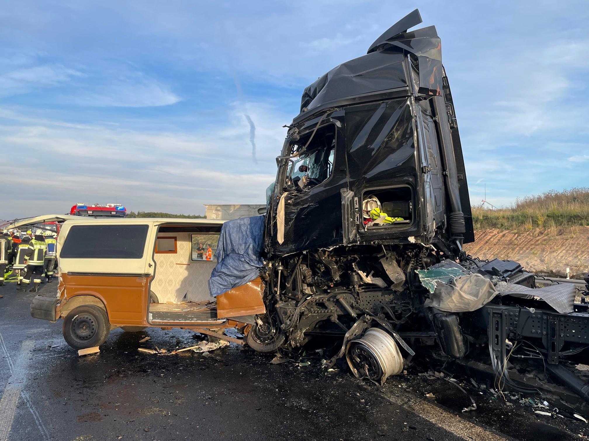 Die im Stau stehenden Fahrzeuge konnten teils erst nach mehreren Stunden ausgeleitet werden.
